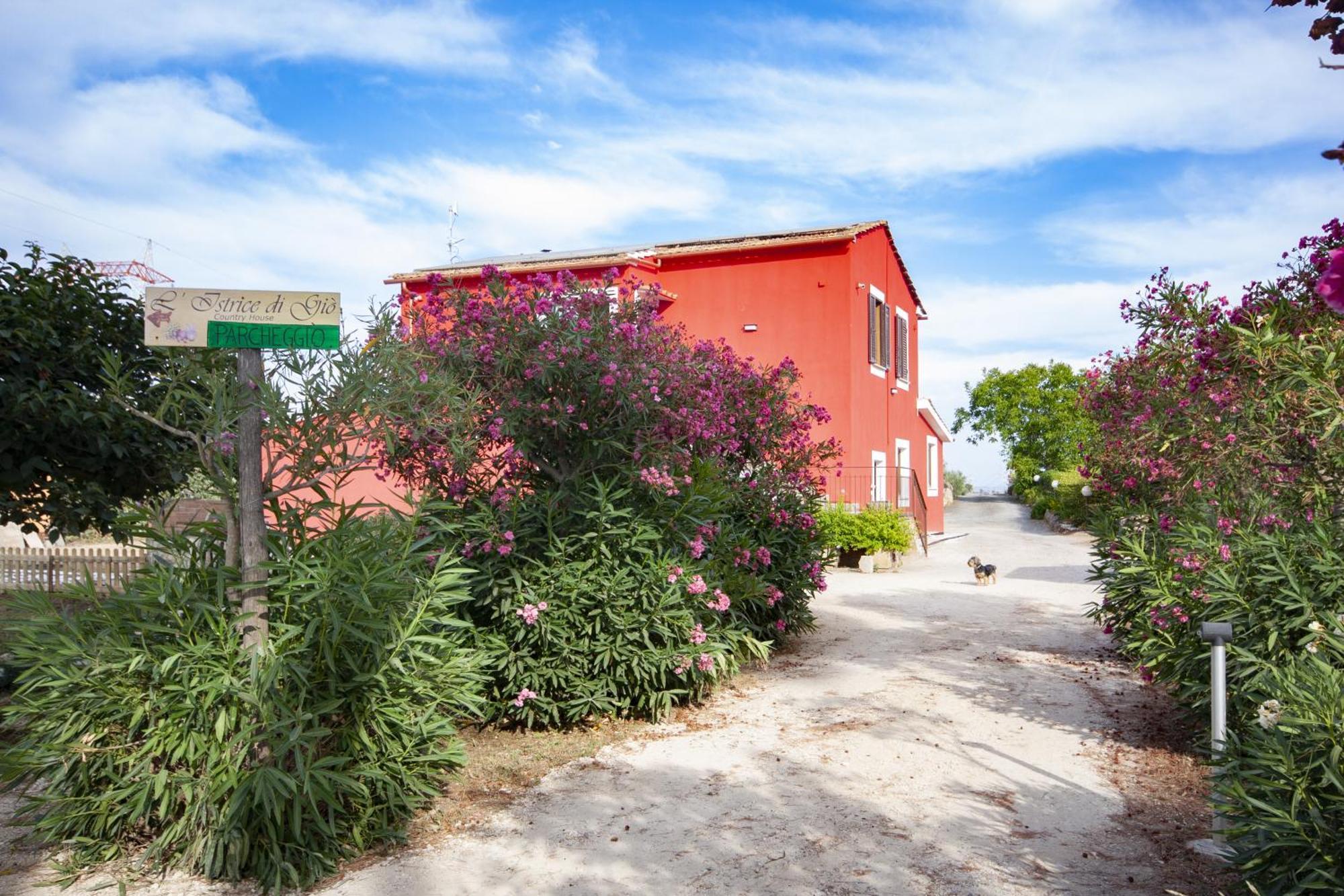Agriturismo L'Istrice di Giò Montalto di Castro Esterno foto